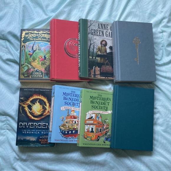 books great condition $5 each will accept low offers for bundles - Picture 3 of 4